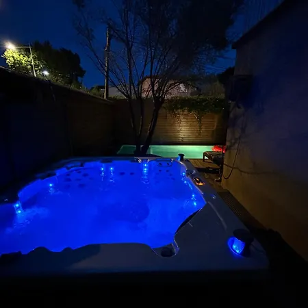 Maison Avec Piscine Chauffee Et Jacuzzi Proche Des Plages 빌라 *