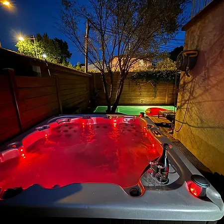Maison Avec Piscine Chauffee Et Jacuzzi Proche Des Plages 빌라 *